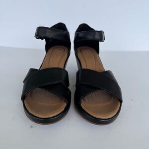 Women's Clarks Unstructured Low Wedge Black Leather Sandals 8.5 Medium